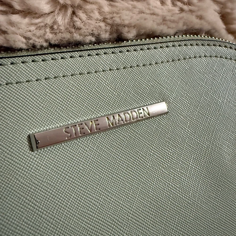 LIKE NEW Steve Madden Crossbody Purse